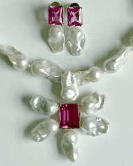 HIDDEN GARDEN PINK TOPAZ TAŞLI BAROK İNCİLİ ÇİÇEK KOLYE